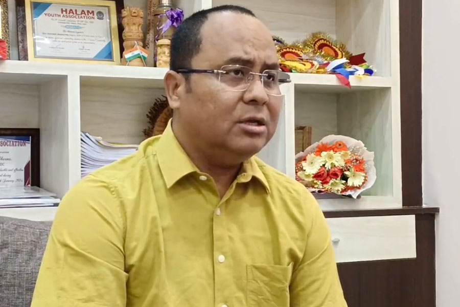 বাজেটের আগেই দিল্লিতে অনিমেষ: মথা শিবিরে ‘অপারেশন লোটাস’ জল্পনা ও ‘গাদ্দার’ তোপ